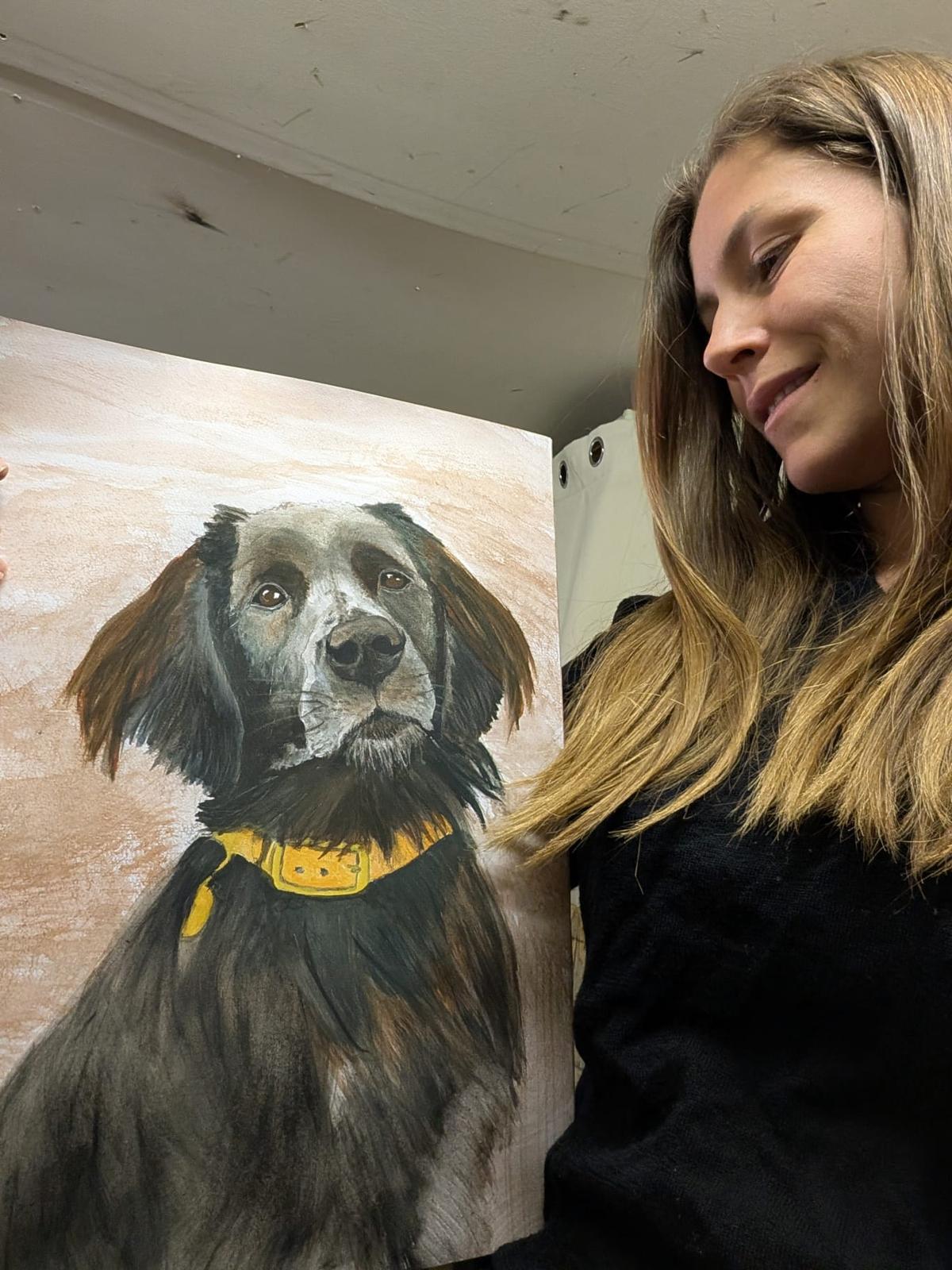 Kuenstlerin mit Portrait